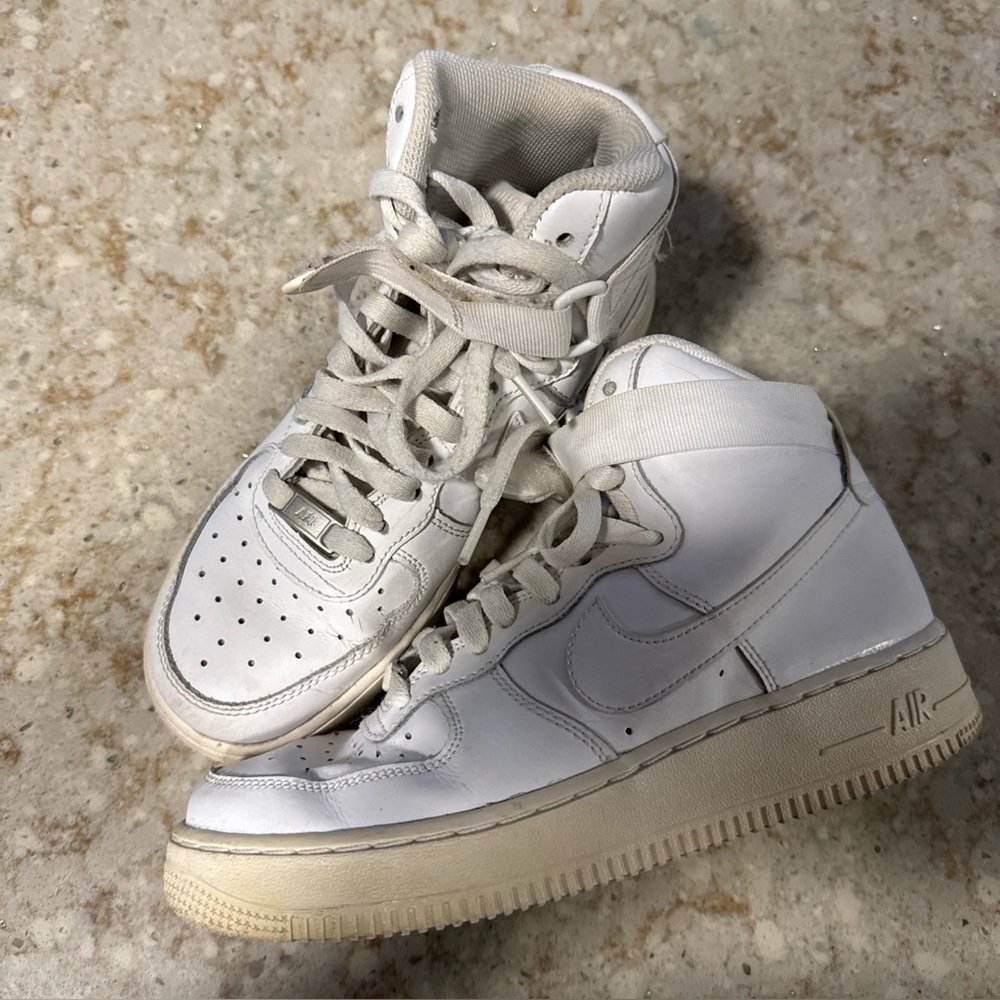 White Air Force 1 High Tops Men’s 6Y Triple White Athletic Sneaker DH2943–111